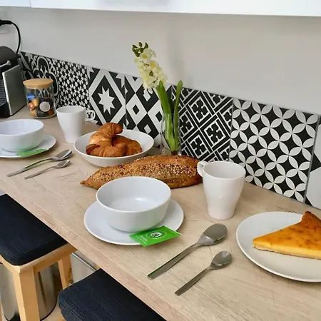 Апартаменты Joli Nid Douillet Au Vieux-port *